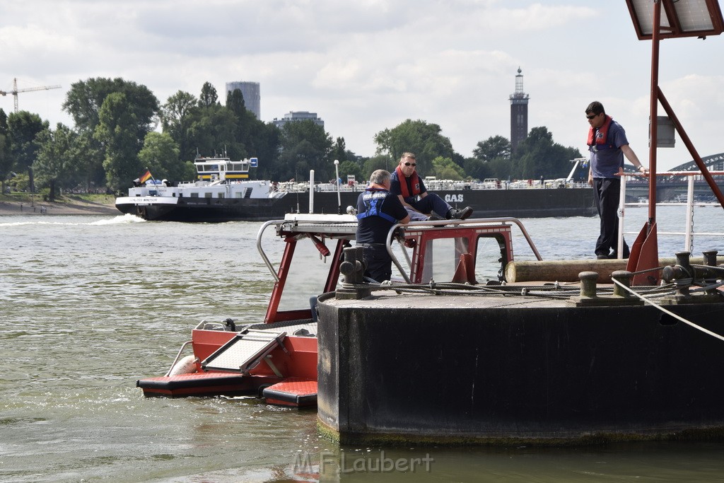 Uebung BF Taucher und Presse Koeln Zoobruecke Rhein P207.JPG - Miklos Laubert